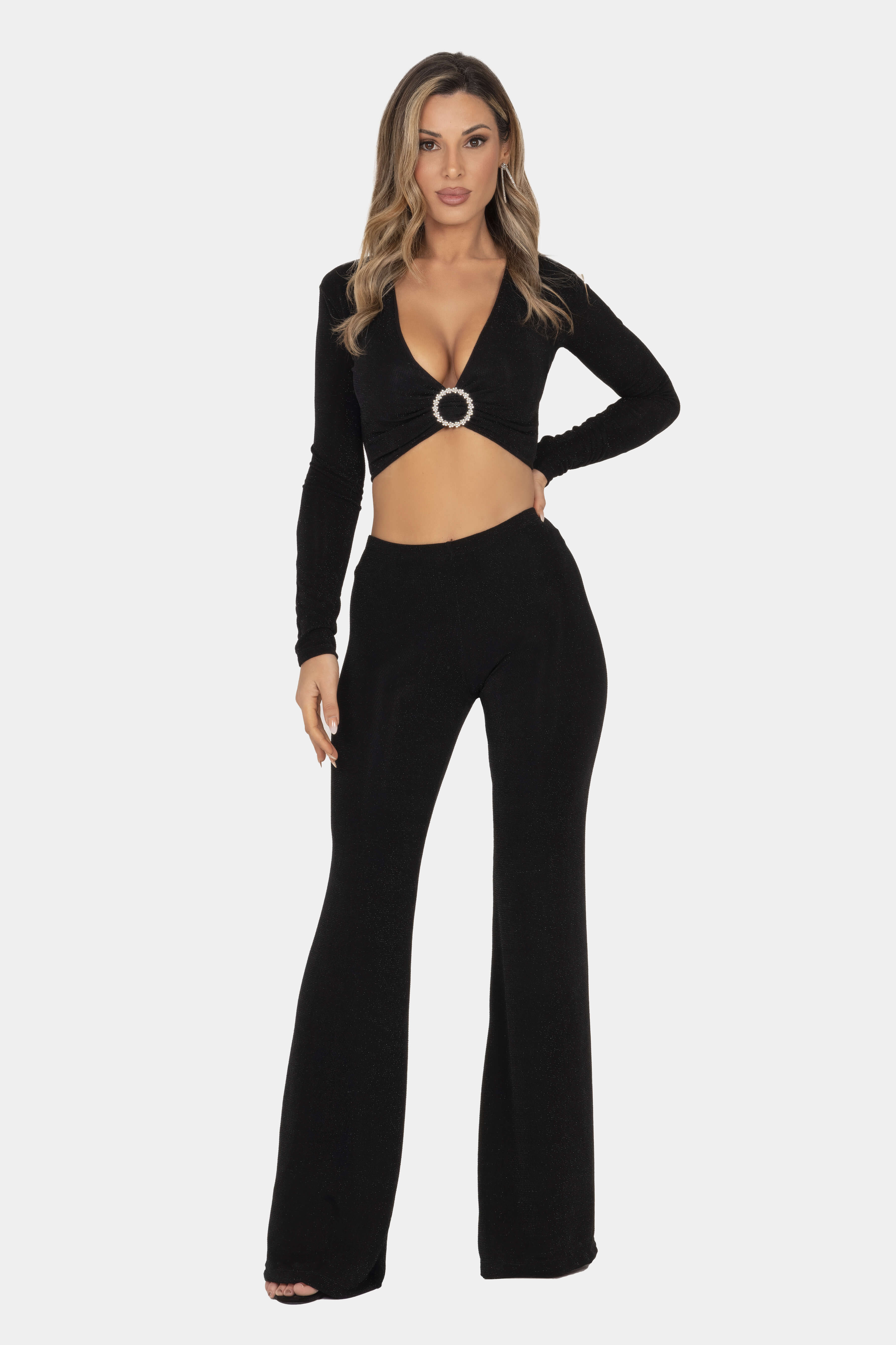 Conjunto Onix frontal crop top con fornitura joya y pantalón acampanado - Giebelle black glam
