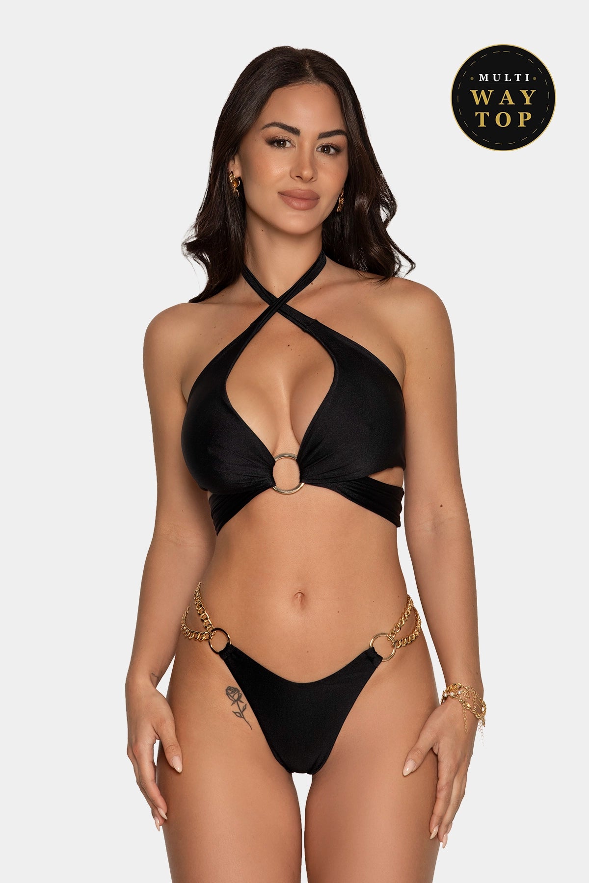 Bikini 24K de Giebelle negro, vista espalda con lazo y braguita brasileña con cadenas laterales