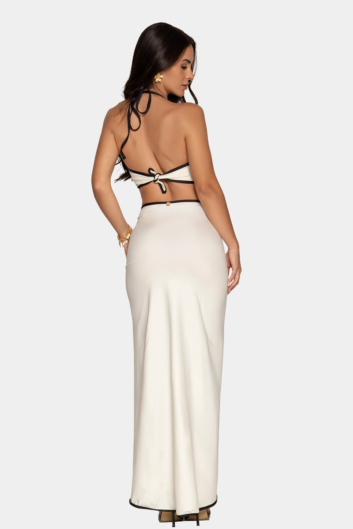 Falda Mónaco de Giebelle blanca, vista espalda con fornitura dorada con logo Giebelle