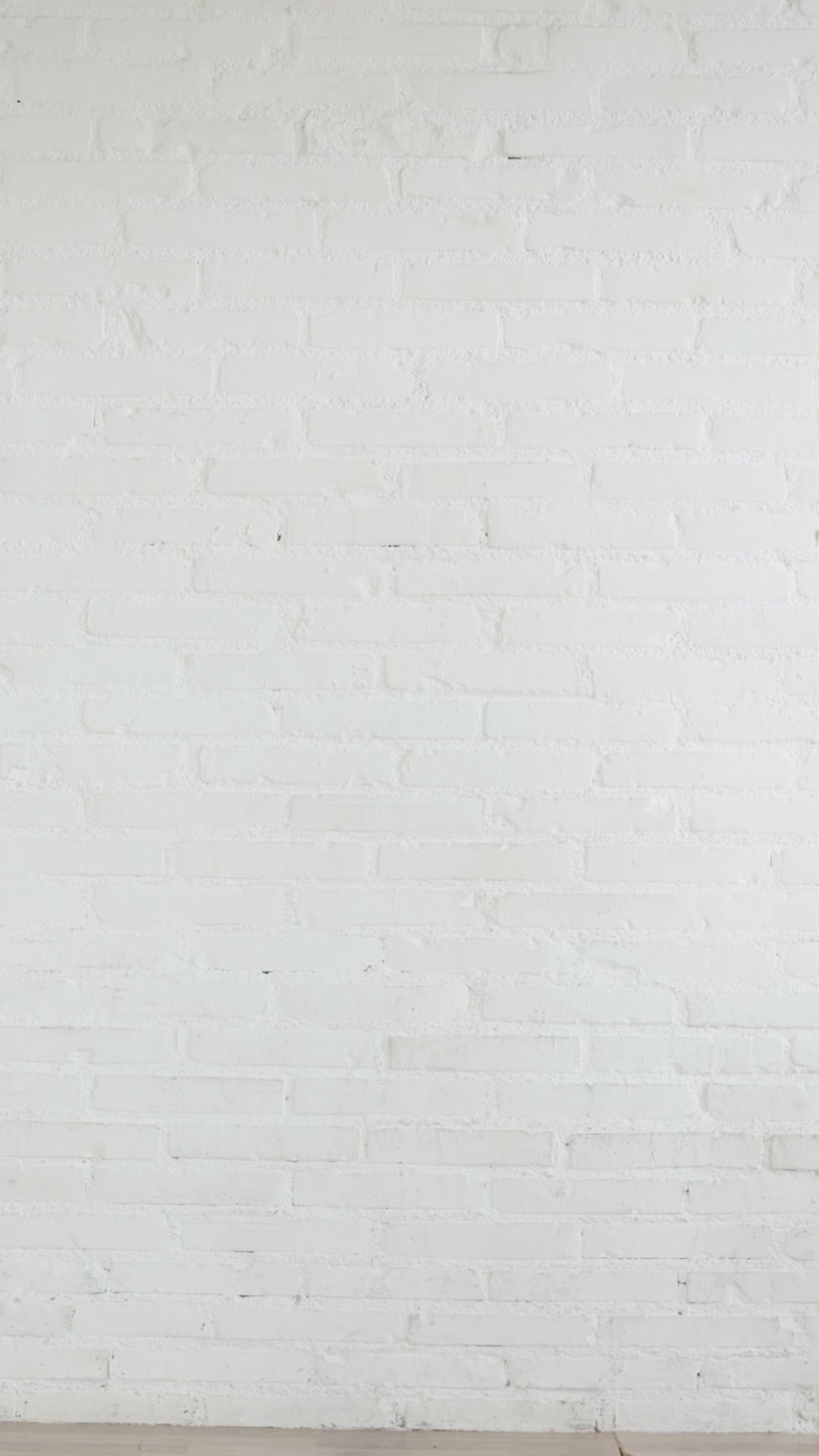 Vídeo de la falda Mónaco de Giebelle blanca elástica con volante central y fornitura dorada